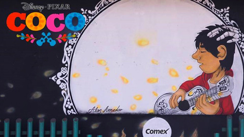 Muros en la CDMX con personajes de la película de Coco